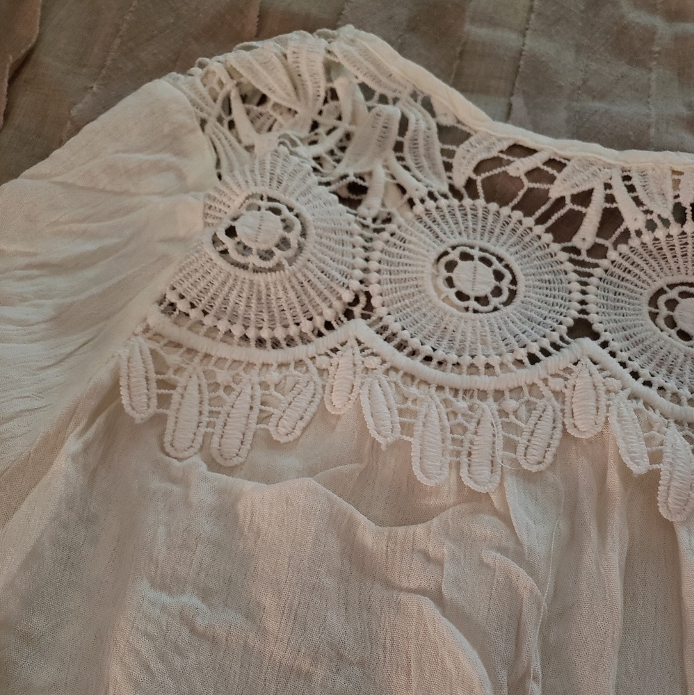 🔶️ Lace Long Sleeve Crop - Picture 3 of 5